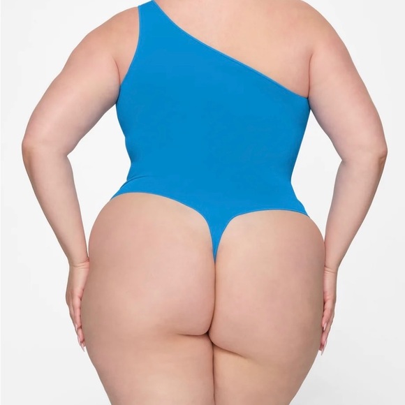 Skims Fits Everybody One Shoulder Bodysuit - Picture 2 of 3